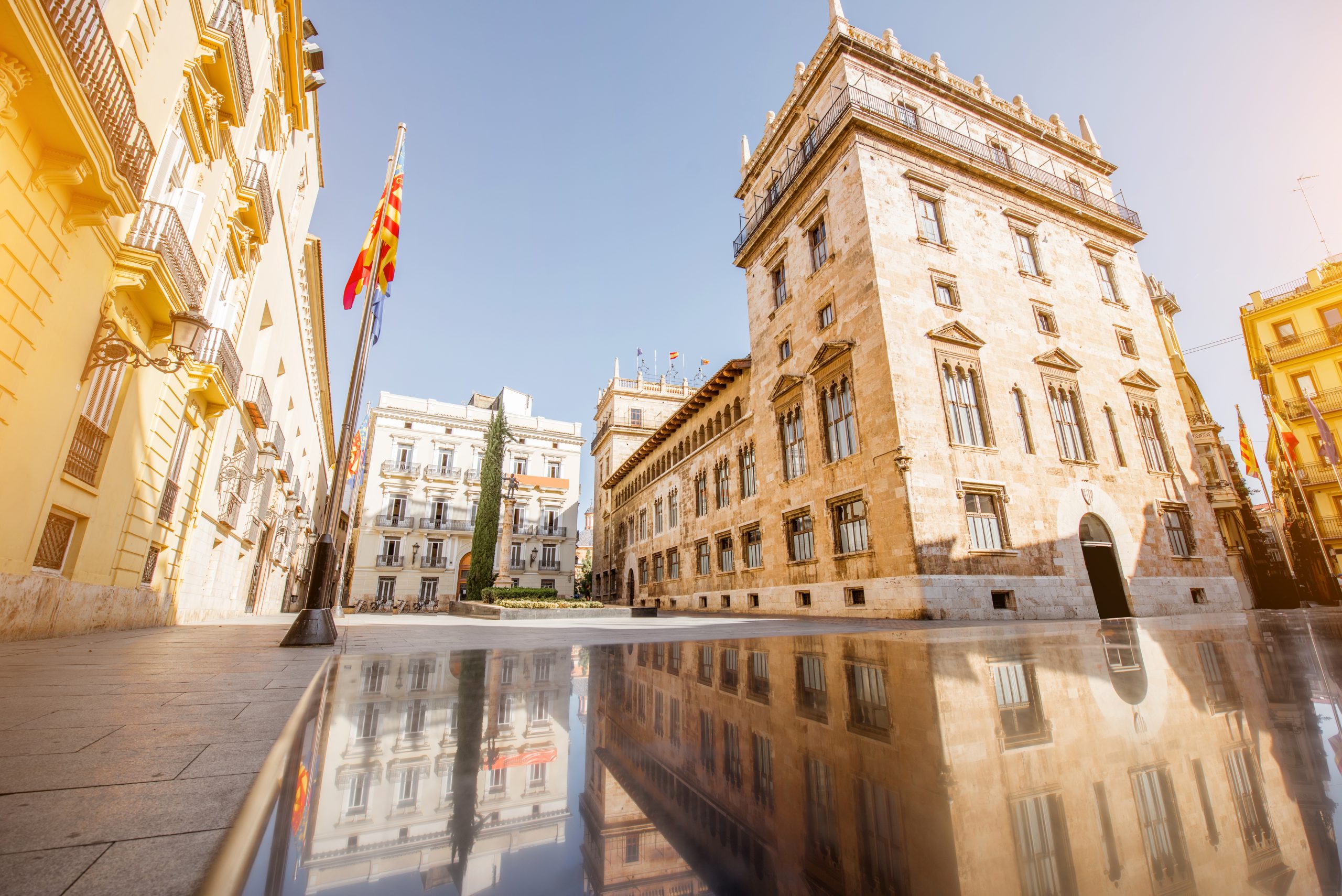 Camión de Mudanzas José Vidal realizando un servicio en Valencia - Guía de precios 2026